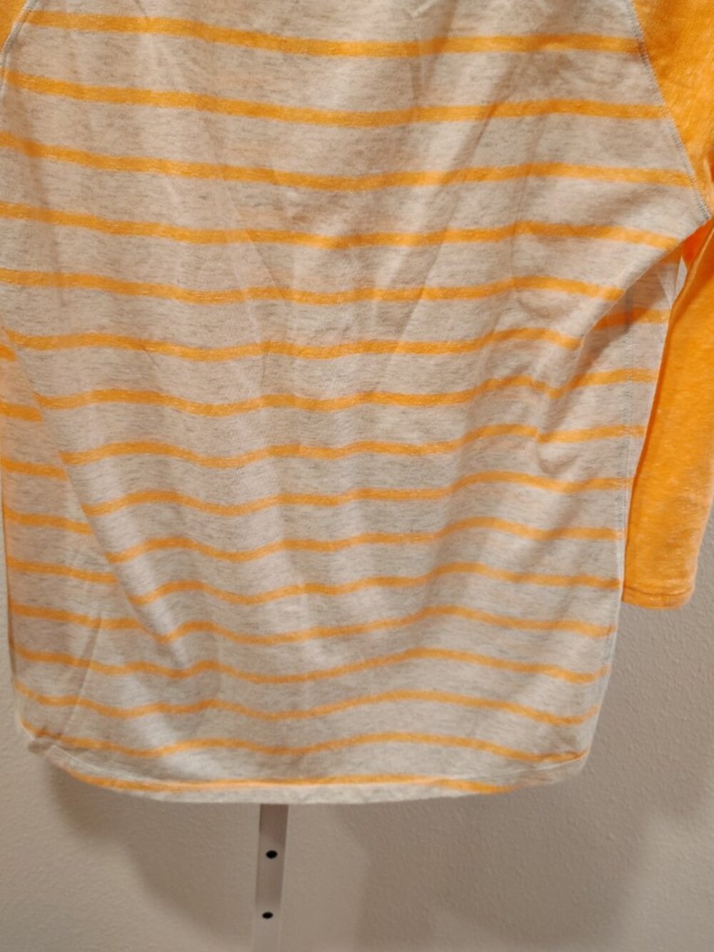 SO Junior's 3/4 Sleeve Top Size XL Stripes Neon Orange Gray Henley Neck Y2K - Picture 9 of 10